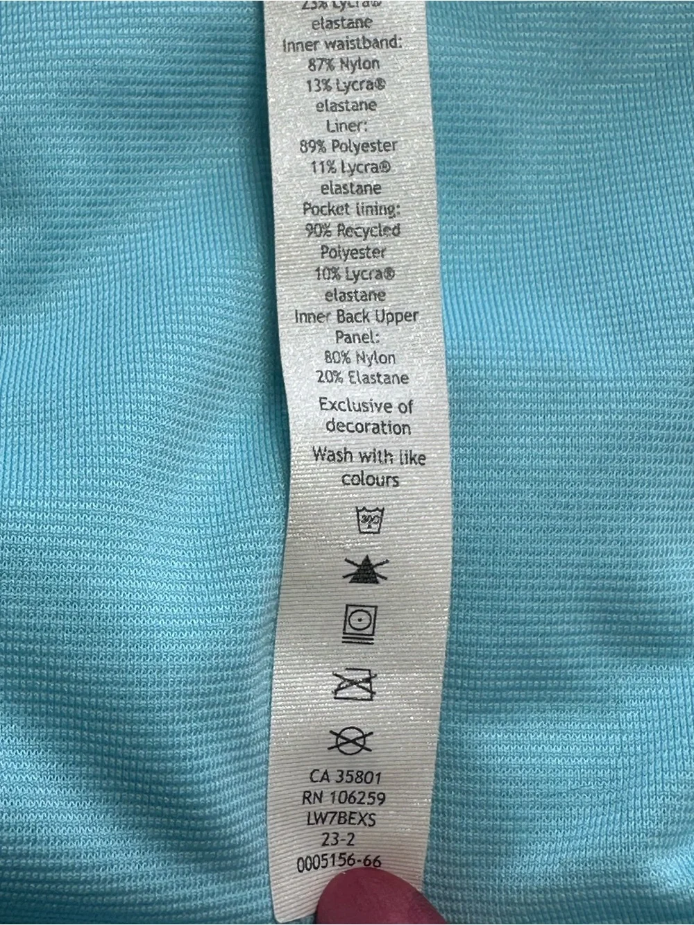 Lululemon Speed Up Shorts 2.5 ** - Picture 6 of 13